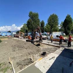 Pose des bordures et apport de terre végétale