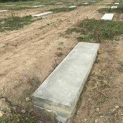 Massif béton pour champ solaire