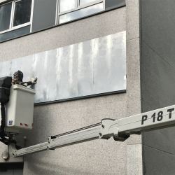 Condamnation d'ouverture par pose de tôle acier galvanisée